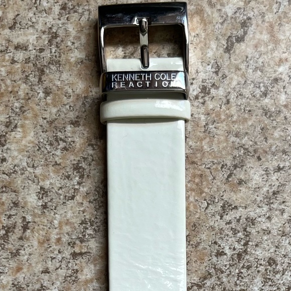 Kenneth Cole Reaction digital watch - Picture 4 of 8